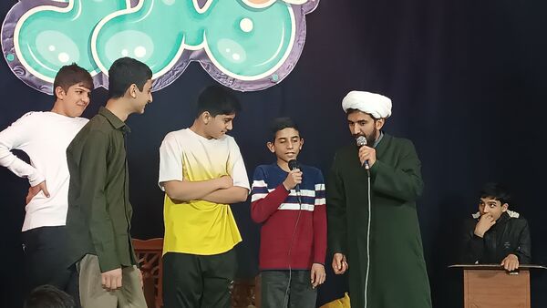مسابقات جذاب در شب اول از اعتکاف دانش‌آموزی در بهشت نیشابور