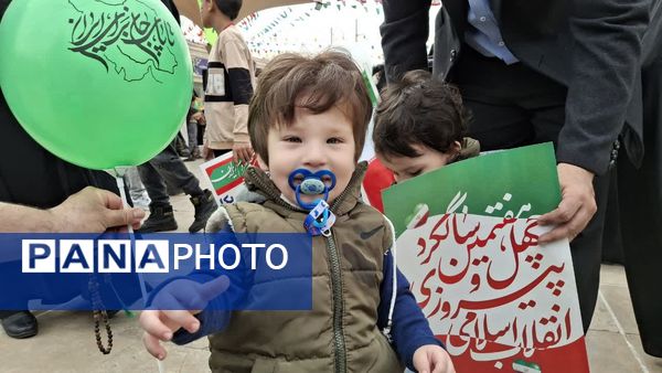 شکوه حضور نوجوانان در راهپیمایی 22 بهمن مردم قم