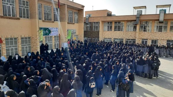 طنین زنگ مهر، ایثار و مقاومت در دبیرستان شاهد طالقانی