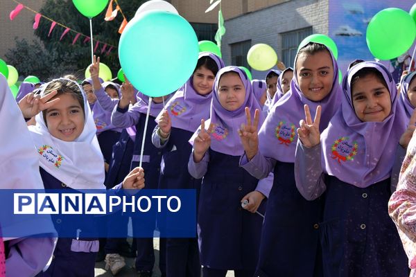 جشن میلاد حضرت زینب(س) با حضور مادران پرستار در دبستان علویان بهارستان‌دو