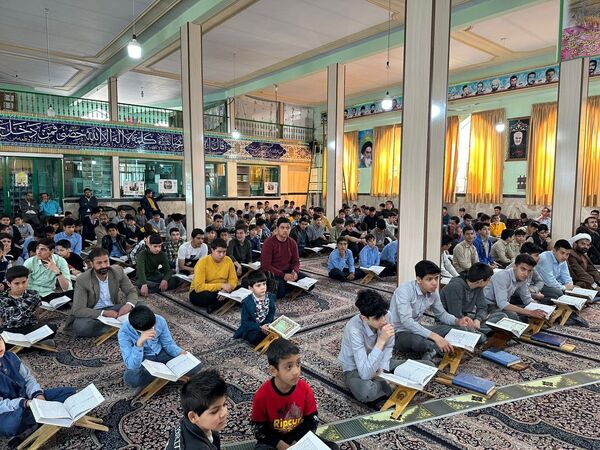 محفل انس با قرآن دانش‌آموزی یادوآره شهدای دانش‌آموز غزه در شهرستان چناران