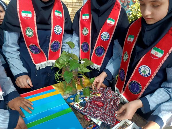 جشن عاطفه ها در دبستان ناهید نخودی