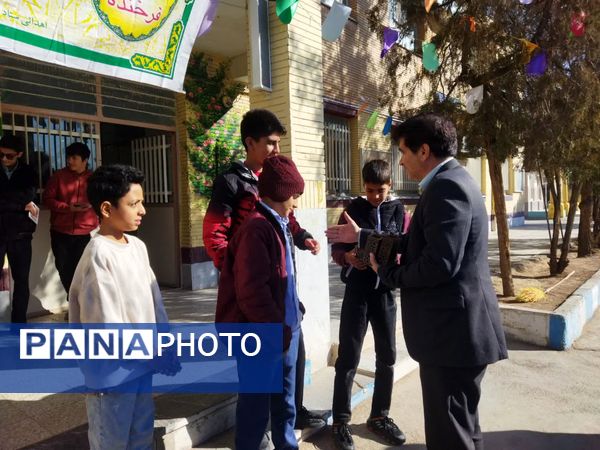 تقدیر از دانش‌آموزان فعال حوزه فرهنگی و مذهبی دبیرستان نمونه دانش