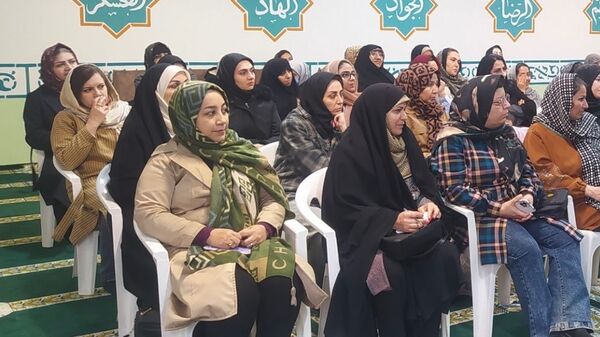 جلسه آموزش خانواده با موضوع فضای مجازی در دبستان پنجم مهر