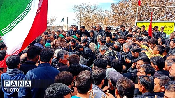 شهید وطن بر روی دستان مردم شهید پرور تشیع شد