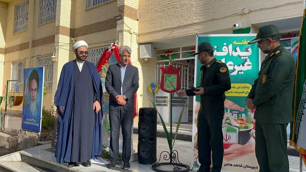بزرگداشت هفته پدافند غیر عامل در دبیرستان شاهد هاجر