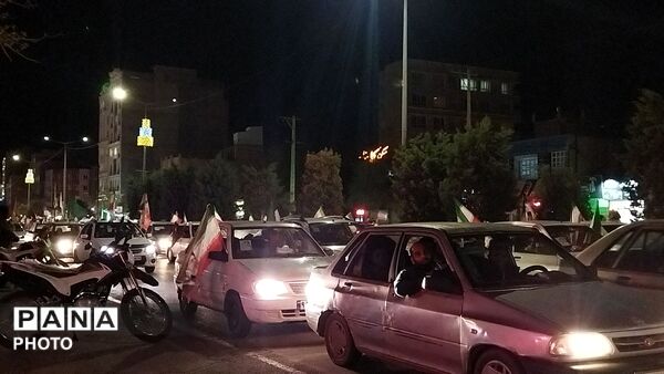 پرچم های ایران بر فراز بلوار فضل نیشابور قرار گرفت 