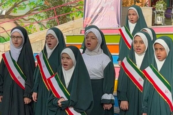 گرامیداشت هفته دفاع مقدس در دبستان طواف و معماریان ناحیه دو شهرری 