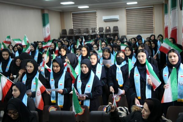 آغاز رسمی جشن‌های دهه فجر در مدارس ناحیه ۴ تبریز