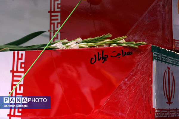 تشییع پیکرهای ۱۰۰ شهید گمنام از مقابل دانشگاه تهران