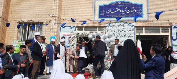 همزمان با سی و یکم شهریور ماه  زنگ شکوفه ها در مدارس باخرز به صدا درآمد