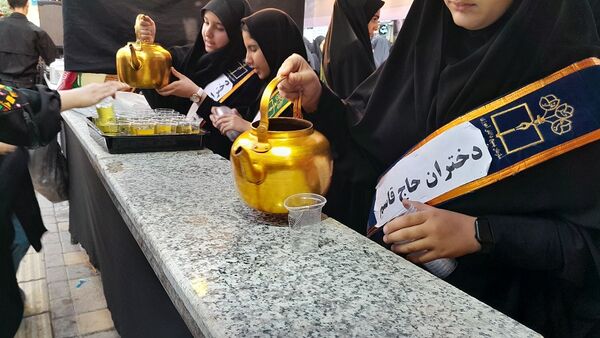 تجمع دانش‌آموزان شهرستان اسفراین در مراسم یادبود شهدای خدمت