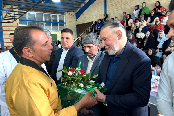 تجلیل از خیرخانه تکواندو آباده و اهدا مدال به تکواندوکاران مسابقات استانی