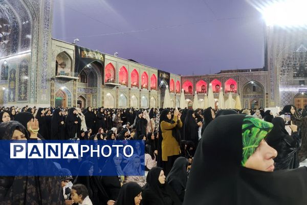 برگزاری نماز جماعت در حرم مطهر امام رضا (ع)