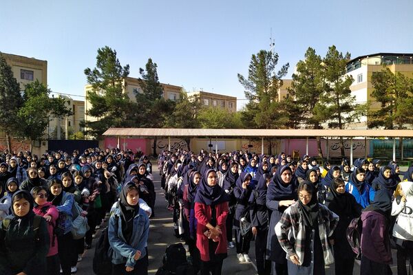 زنگ مهر و مقاومت در دبیرستان استعدادهای درخشان فرزانگان شهریار طنین‌انداز شد
