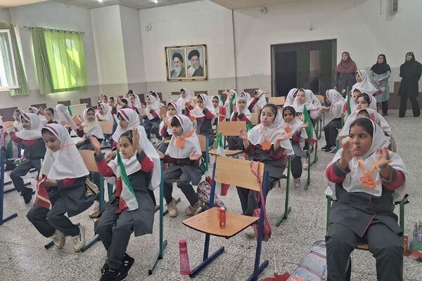 برگزاری جشن شکوفه ها در دبستان نجمه ناحیه یک شهرری