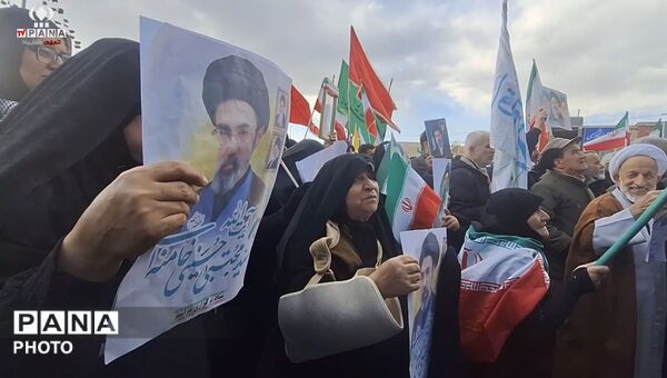 مراسم بیعت مردم ملایر با آیت‌الله سید مجتبی خامنه‌ای