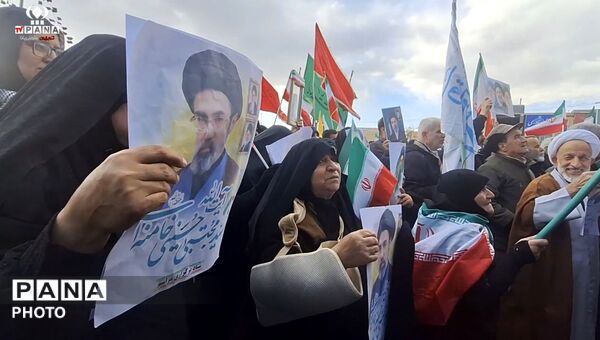 مراسم بیعت مردم ملایر با آیت‌الله سید مجتبی خامنه‌ای
