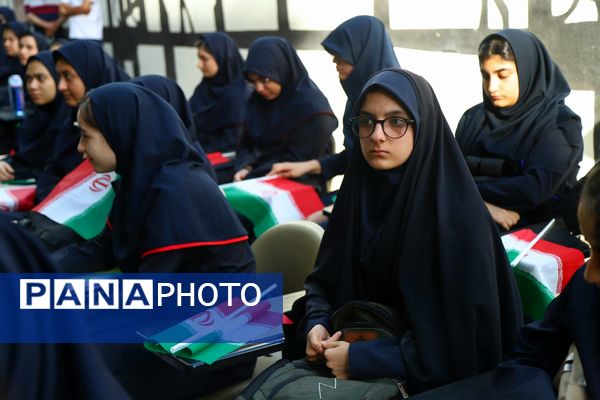 نواختن زنگ آغاز سال تحصیلی با حضور وزیر دادگستری 