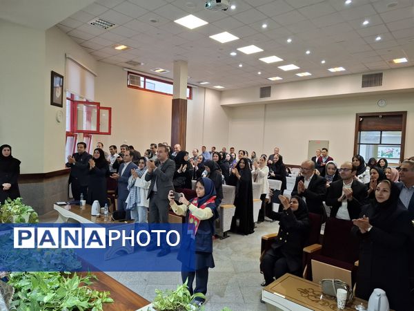 جلسه انجمن اولیا و مربیان در دبستان آرمینه مصلی نژاد ناحیه ۶ مشهد 