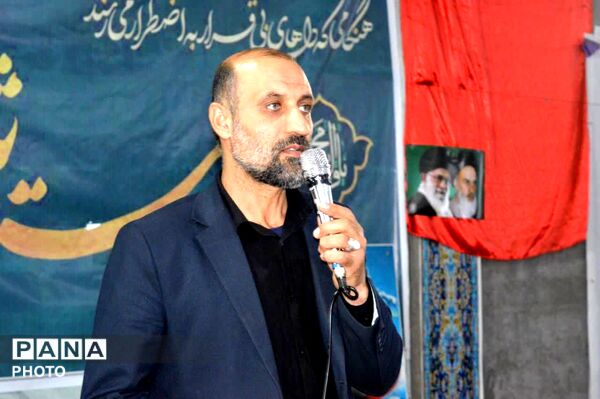 فارسان در جشن دهه کرامت؛ گردهمایی مردم در بارگاه امامزاده 