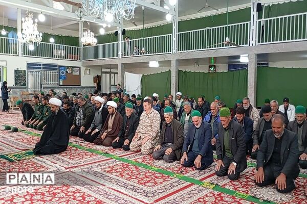 قرائت سوره فتح و اقامه نماز جماعت ظهر و عصر در مسجد جامع شهر بار