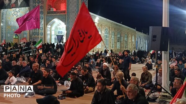 اجتماع شبانه مردم کاشمر پس از پیاده‌روی «حرم تا حرم» در سیدمرتضی