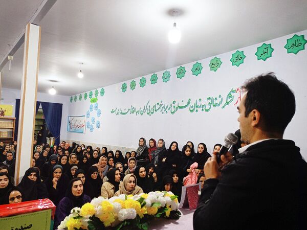 اولین جلسه انجمن اولیا دبستان سمیه کاشمر