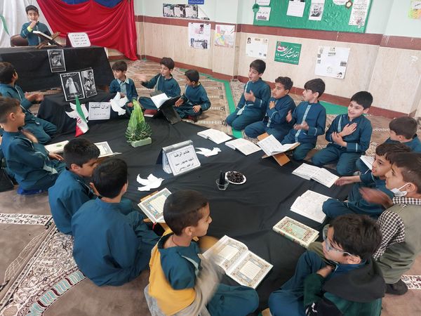 مراسم گرامیداشت شهدای خدمت در مدارس شهرستان فیروزکوه