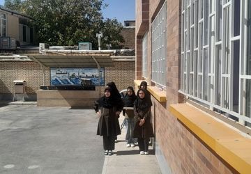 آماده‌سازی مدرسه پریدخت حقیقی شهر خمین برای استقبال از دانش‌آموزان