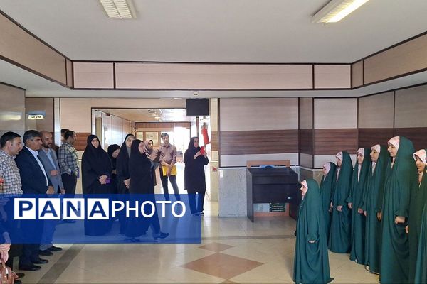 اجرای سرود به مناسبت هفته وحدت و میلاد نبی اکرم (ص) در اداره آموزش و پرورش پردیس 