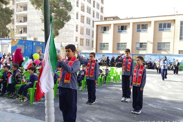 جشن شکوفه ها در مدارس شهرستان قدس، آغاز طلایی و شیرین  سال تحصیلی