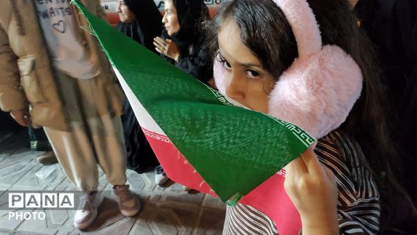 حضوری بی‌پایان با زمزمه نام وطن
