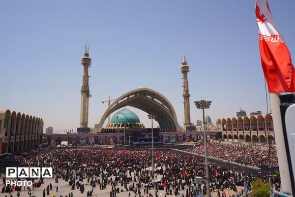 وداع با پیکر مطهر امام شهید در مصلای تهران