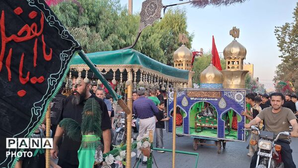 مراسم علَم کشی و کاروان نمادین اسرای کربلا در قم