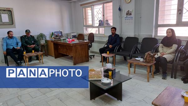 زنگ مهر و مقاومت در هنرستان حضرت زهرا(س) بن به صدا درآمد