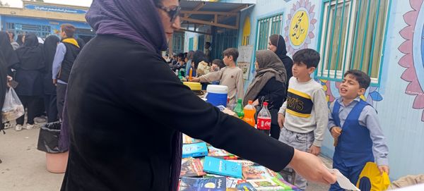 برپایی بازارچه در  دبستان امام جعفر صادق (ع) آشخانه