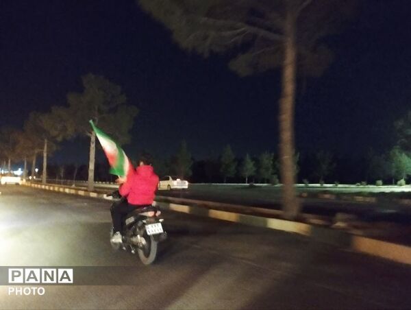 رژه ماشینی مردم کاشمر برای دفاع از میهن و بیعت با رهبر انقلاب
