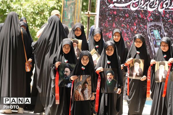 تجمع باشکوه مردم لردگان از گلزار شهدا تا مزار شهدای گمنام چشمه‌برم 