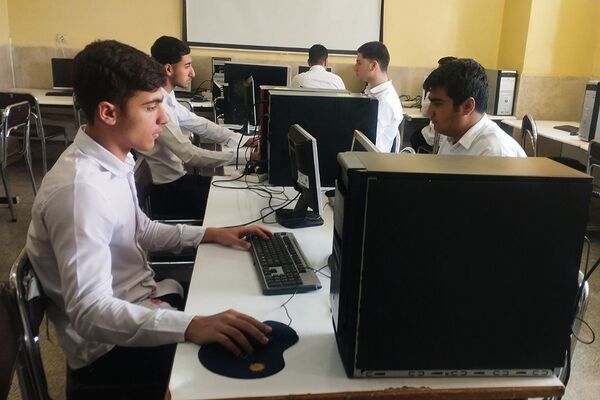بازدید دانش‌آموز خبرنگاران پانا از هنرستان مجتمع فنی حرفه‌ای تهران در بهارستان2