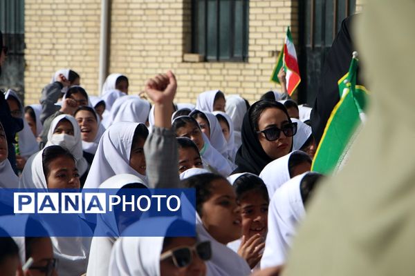صدای زنگ استکبار ستیزی در مدارس فشافویه گوش نواز شد