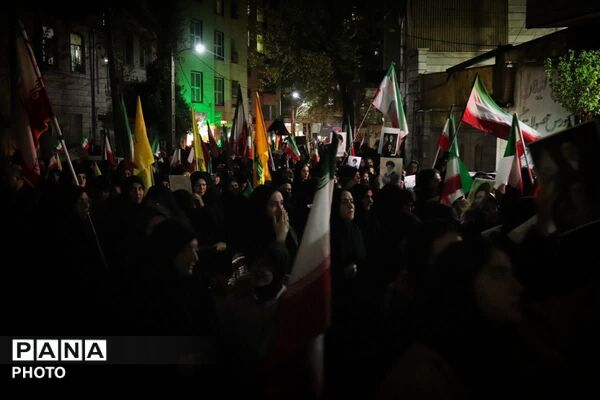 چهل روز در نبود رهبر شهیدمان؛ در خیابان‌ها ایستاده‌ایم
