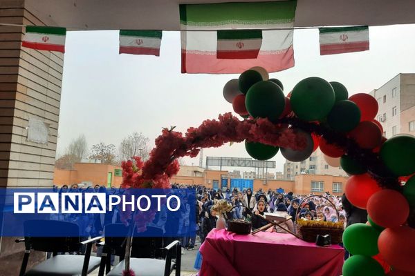  جشن نیمه شعبان در مدرسه مهرآیین ناحیه دو بهارستان