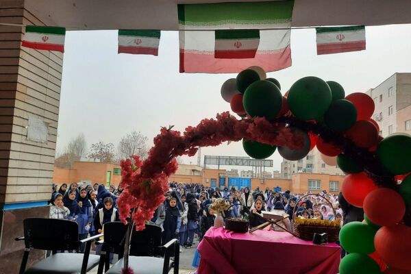  جشن نیمه شعبان در مدرسه مهرآیین ناحیه دو بهارستان
