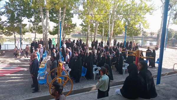 پیاده‌روی خانوادگی به‌مناسبت هفته دفاع مقدس