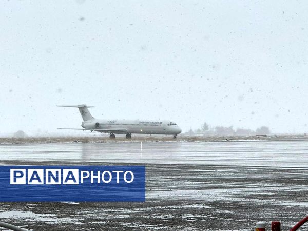 ۱۳ ساعت بعد از بارش برف در فرودگاه شهید هاشمی نژاد مشهد