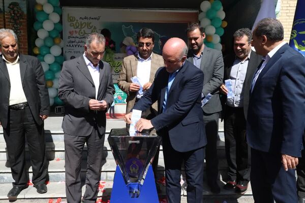 جشن عاطفه‌ها در دبیرستان ۱۳ آبان تبریز