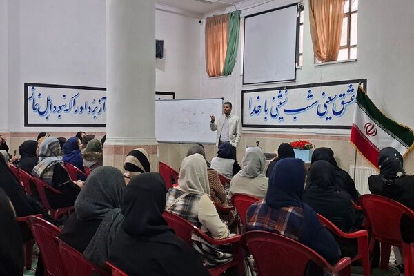 جلسه آموزش سوادرسانه‌ای در دبیرستان ولیعصر ناحیه یک شهرری