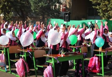 جشن شکوفه‌ها به یاد کودکان میناب در مدرسه ناموس تبریز برگزار شد