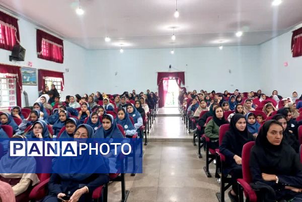 تجلیل از  دانش‌آموزان برگزیده جشنواره‌های فرهنگی هنری، المپیاد رویش و خبرنگاران پانا زرقان